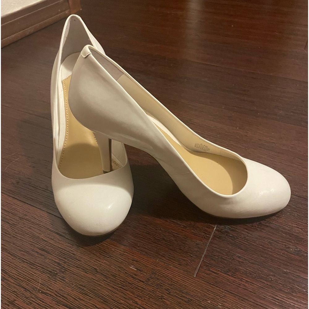 Like NEW! Gianni Bini Shoes | Elegant White Gianni Bini Heels, size 6 1/2.